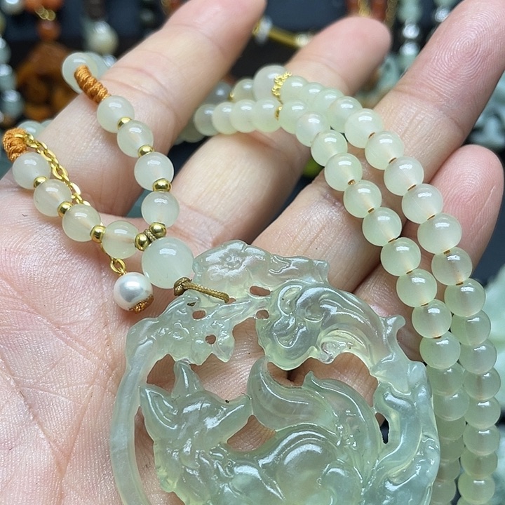 未镶嵌蛇纹石玉颈饰