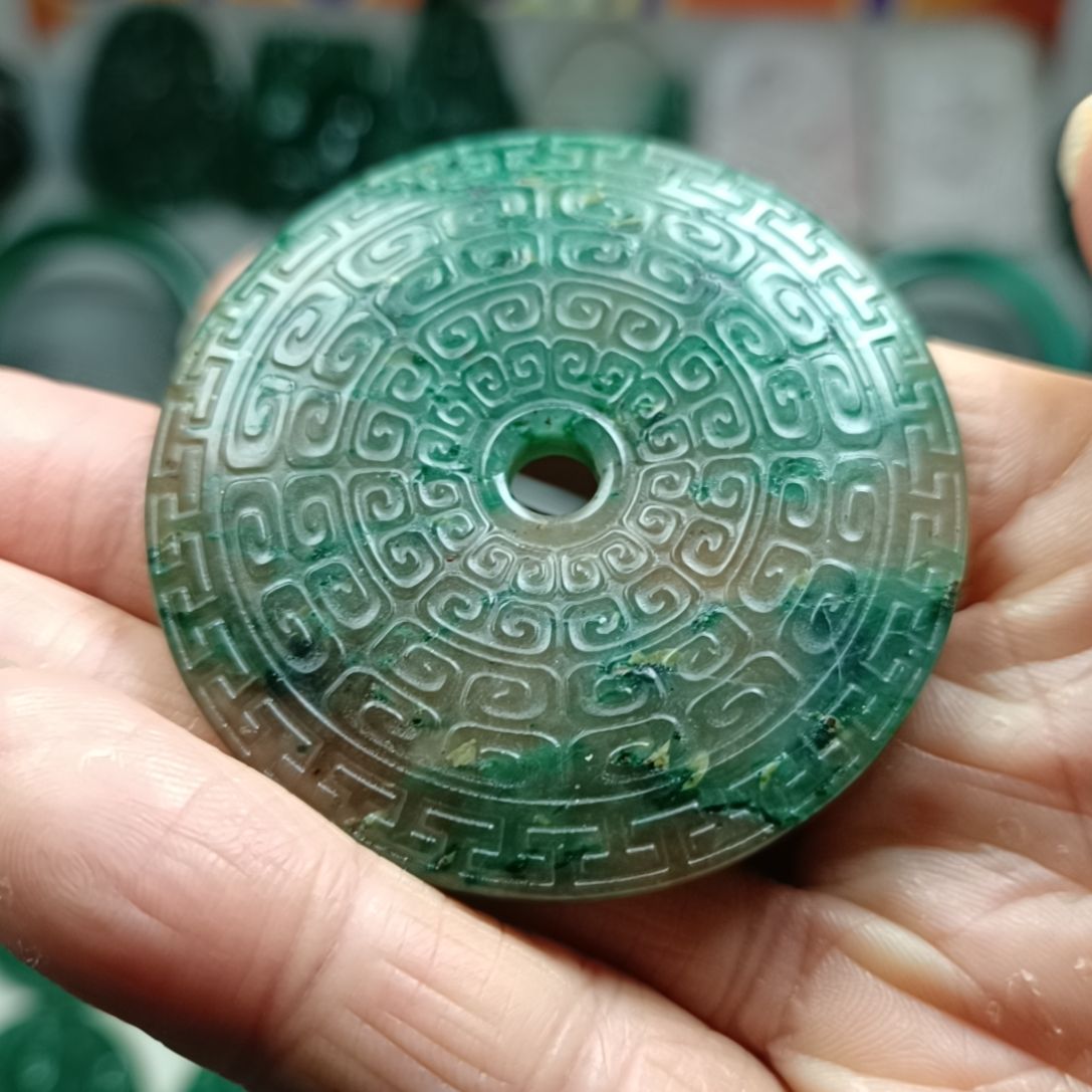 独山玉挂件未镶嵌郭*伟