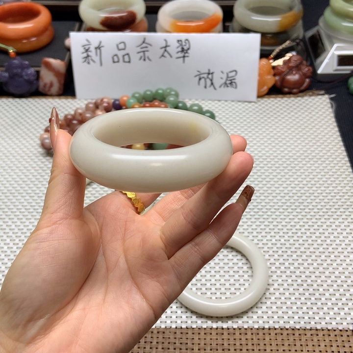 石英质玉未镶嵌手镯