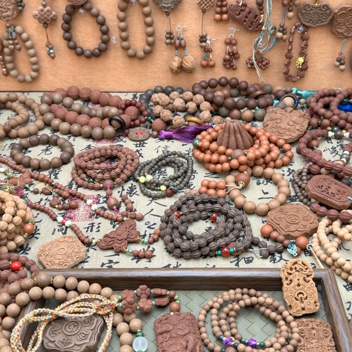 L***K苏和香方1.1花珠瑕疵56子脖挂