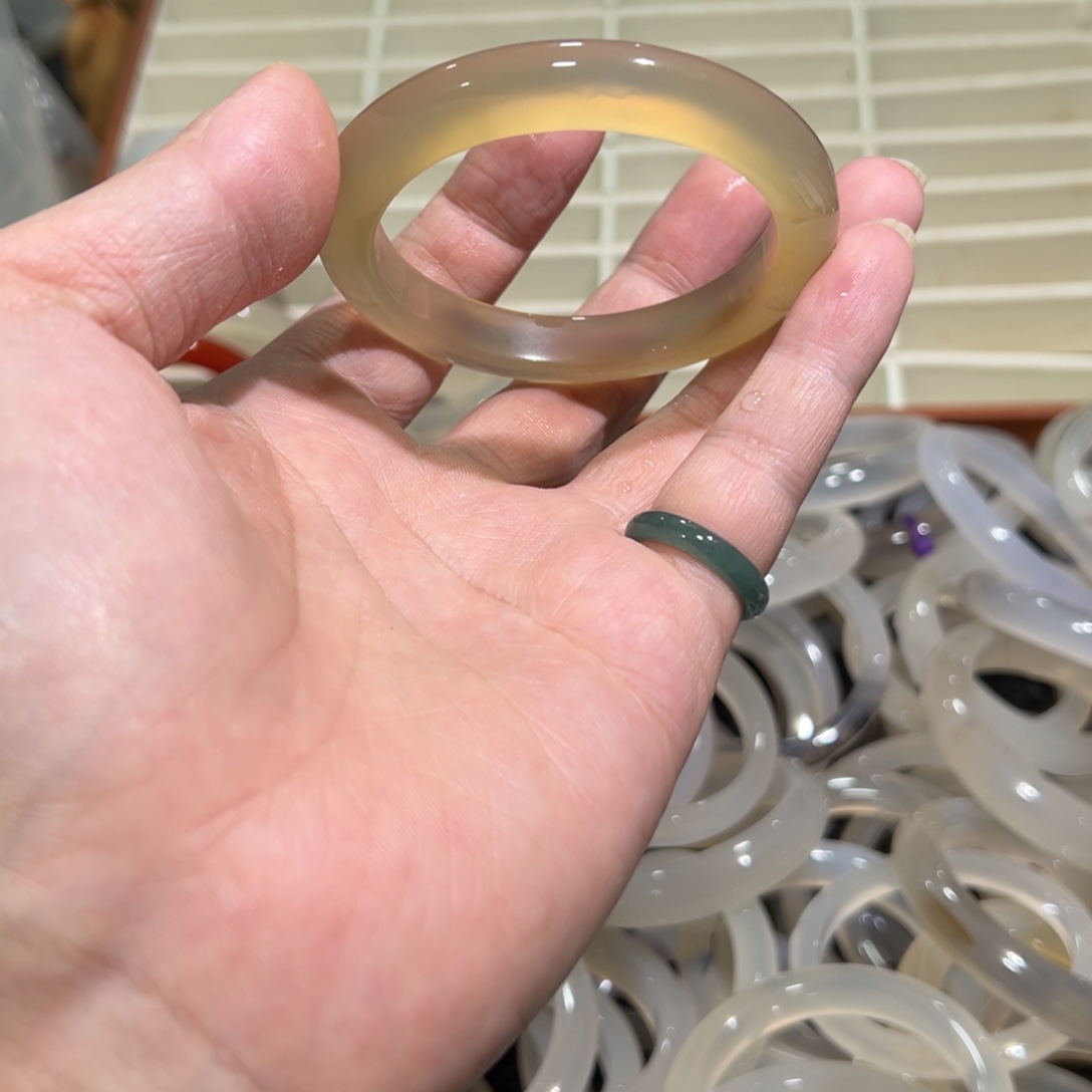 玛瑙/玉髓未镶嵌手镯56圈有包容16