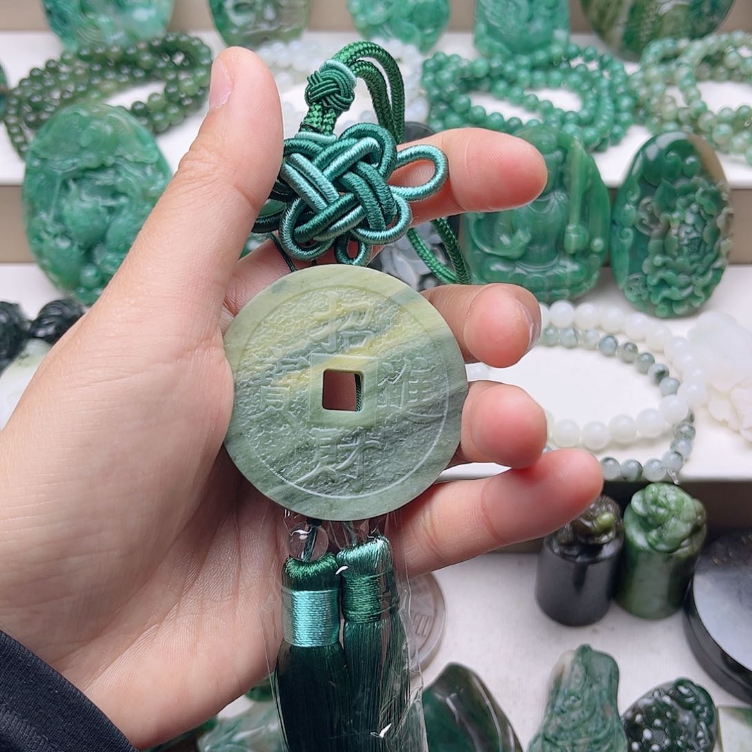 独山玉车挂未镶嵌