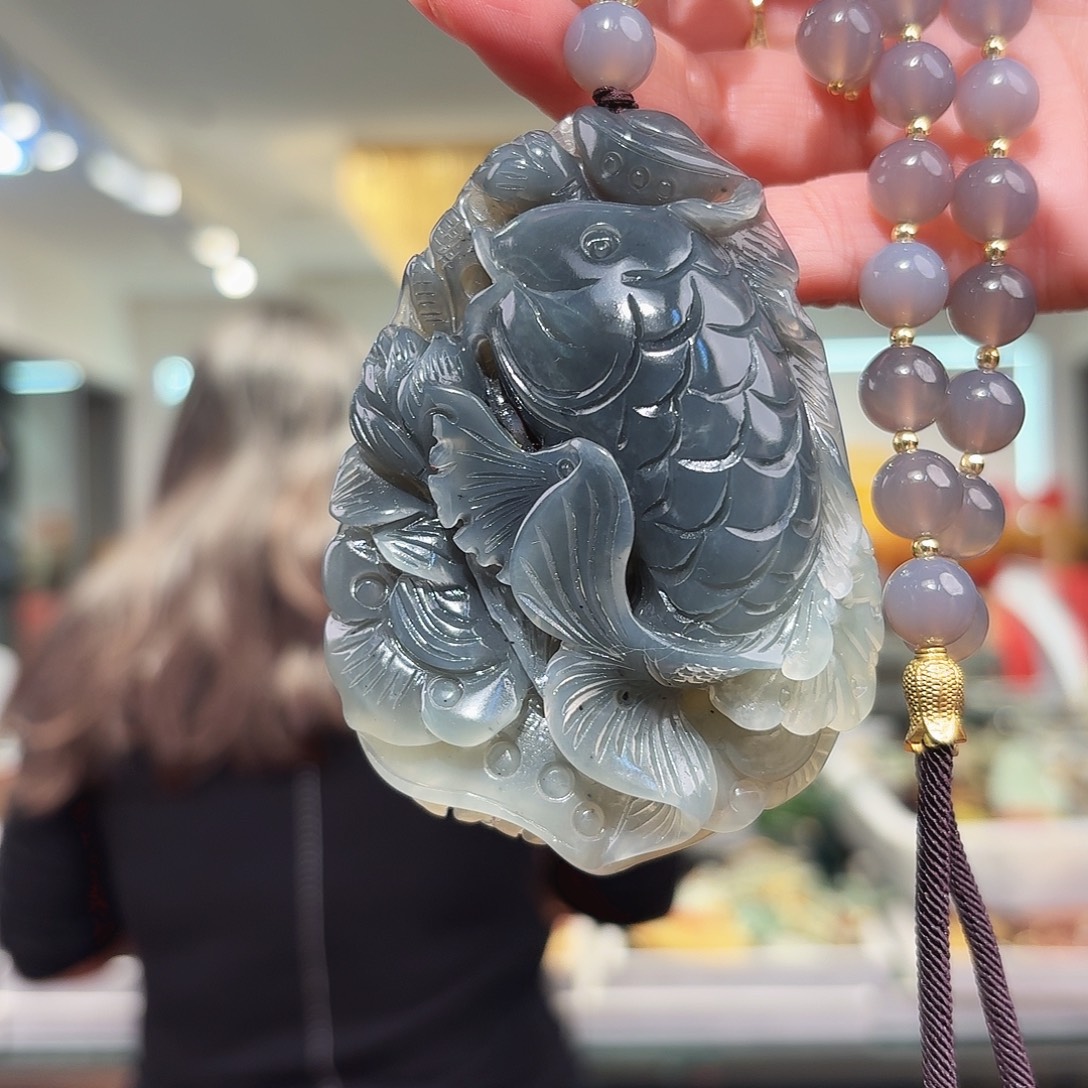 岫玉未镶嵌颈饰吊坠