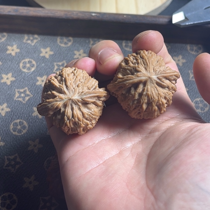 桃核吊坠红皮磨盘