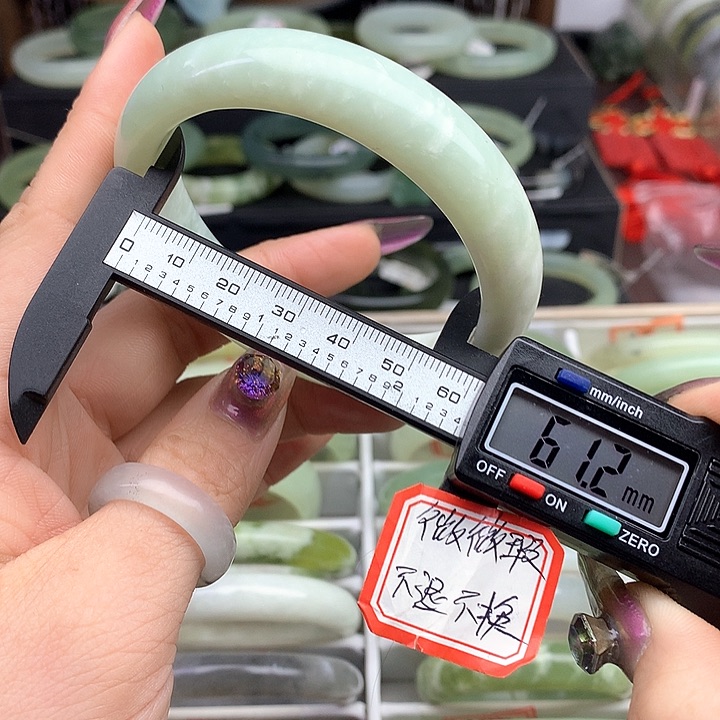 蛇纹石玉手镯未镶嵌552