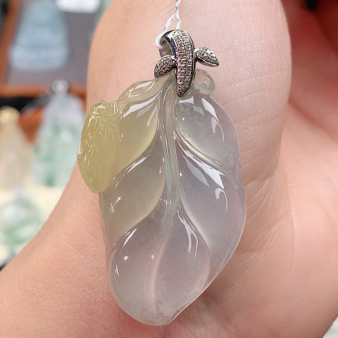 颈饰18K金镶嵌翡翠叶子