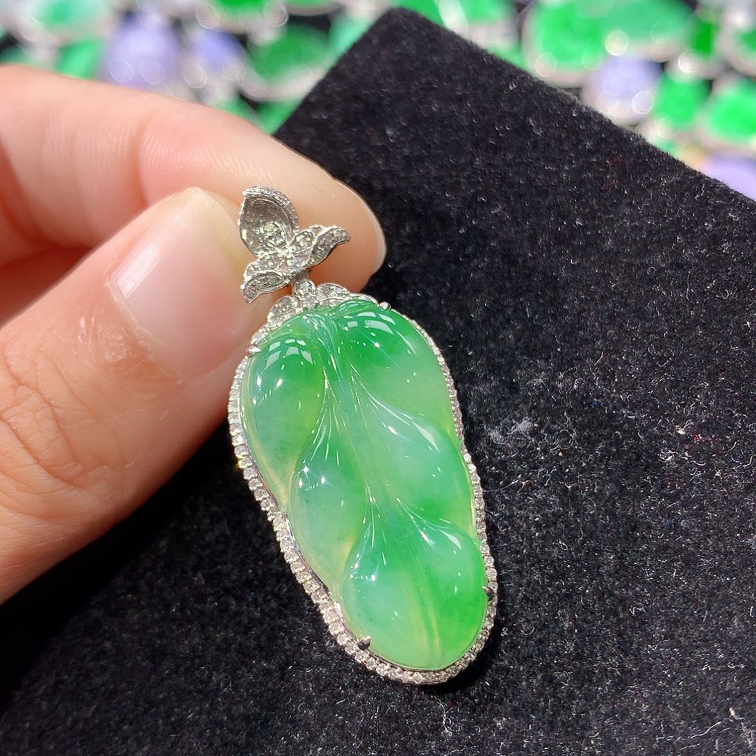 翡翠18K金镶嵌颈饰