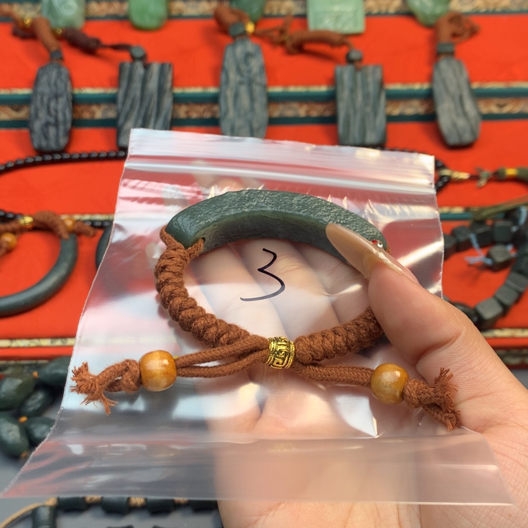 和田玉（糖玉）颈饰未镶嵌