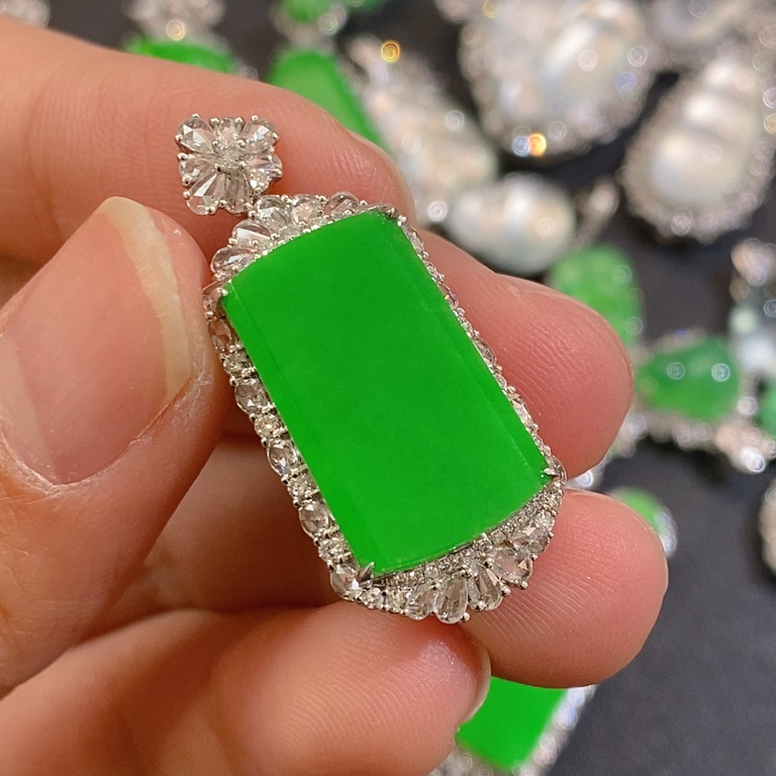 翡翠颈饰18K金镶嵌天然缅甸A货翡翠