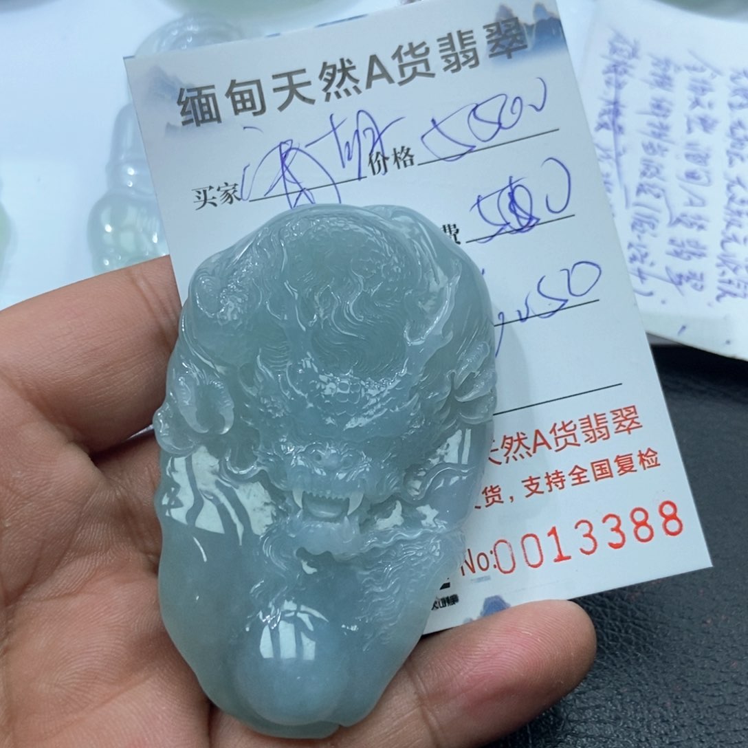 翡翠颈饰未镶嵌小***八翡翠