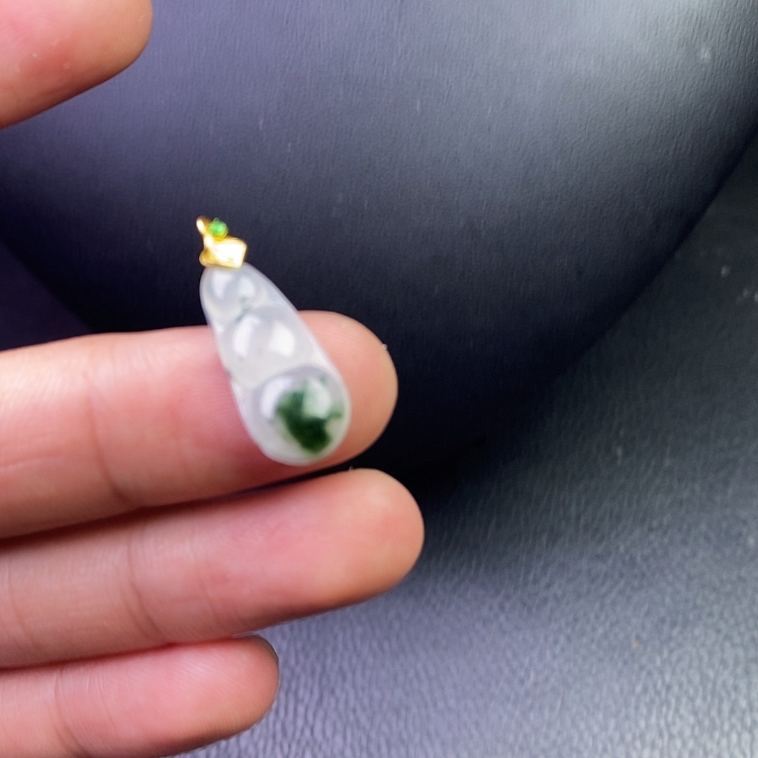 颈饰18K金镶嵌翡翠