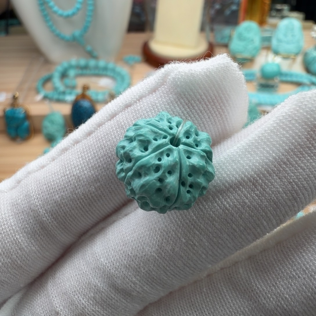 绿松石未镶嵌珠宝奇石