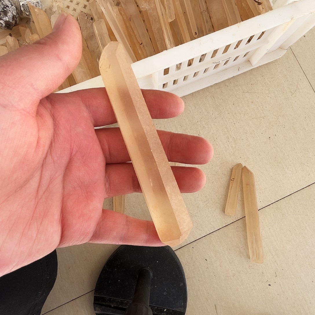 某***9水晶珠宝半成品未镶嵌