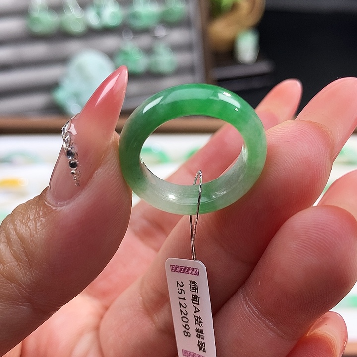 翡翠未镶嵌戒圈戒圈