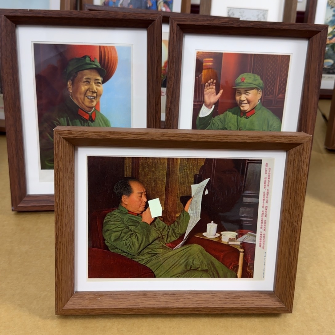 撸***子32开摆台 军装三个