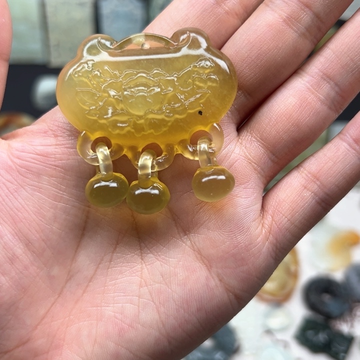 蛇纹石玉颈饰未镶嵌