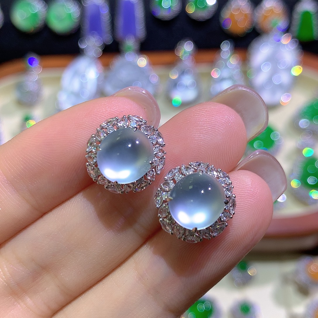 翡翠18K金镶嵌耳饰玻璃种蛋面炸光