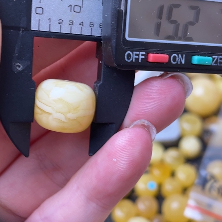琥珀裸石未镶嵌蜜蜡580
