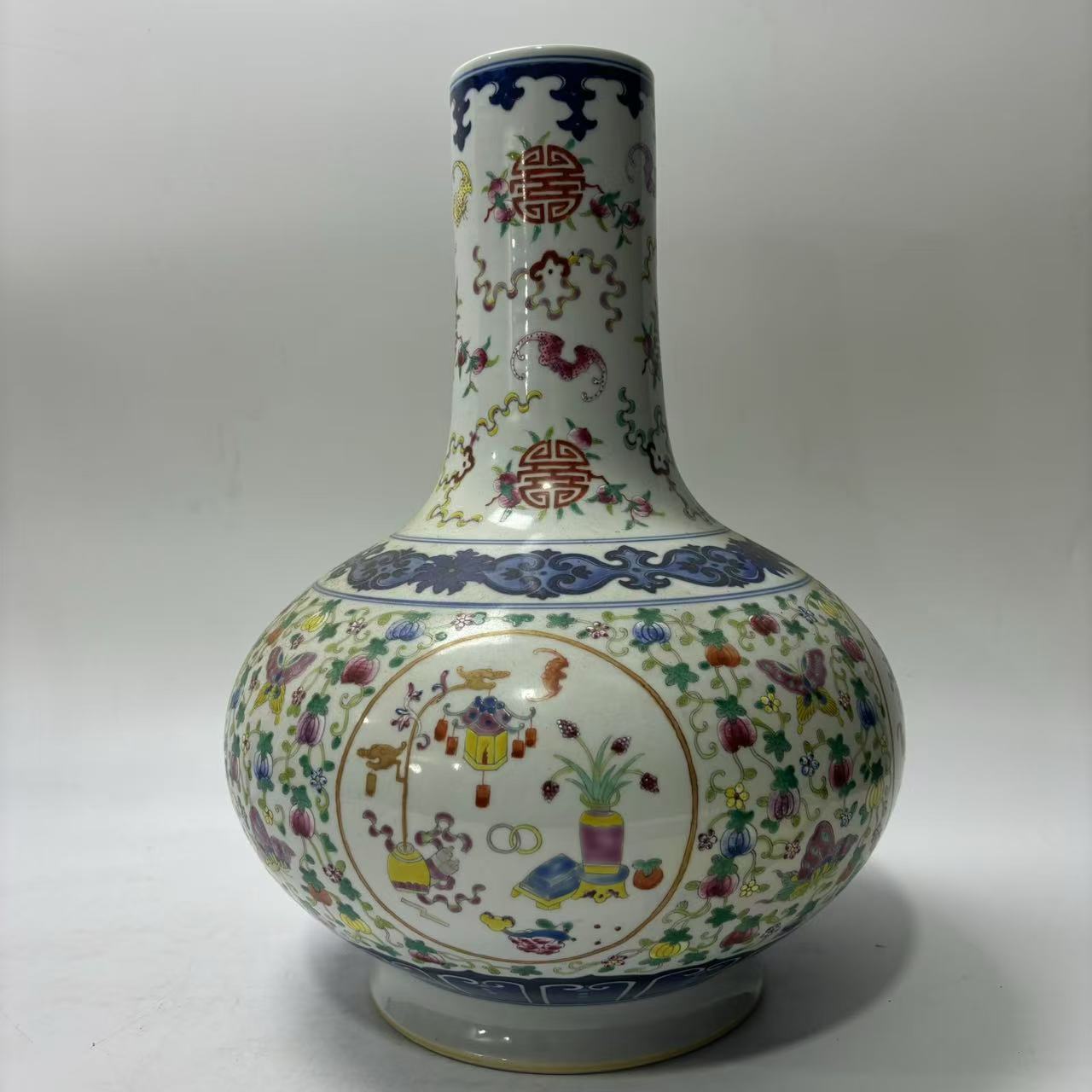 粉彩缠枝天球瓶 JD2501-092"