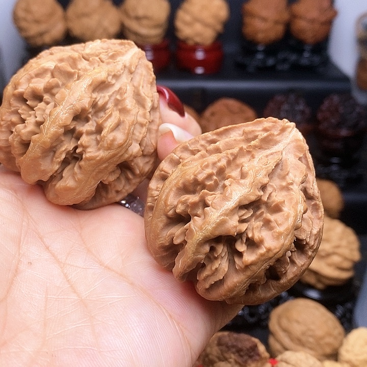 文玩核桃吊坠霸王龙