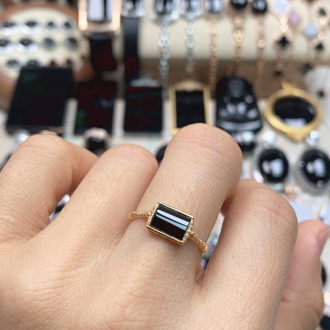 翡翠18K金镶嵌戒指