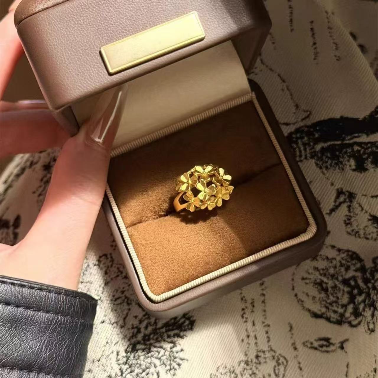 Y-6430  时尚新中式繁花似锦开口戒指-开口可调节 + 专柜礼盒