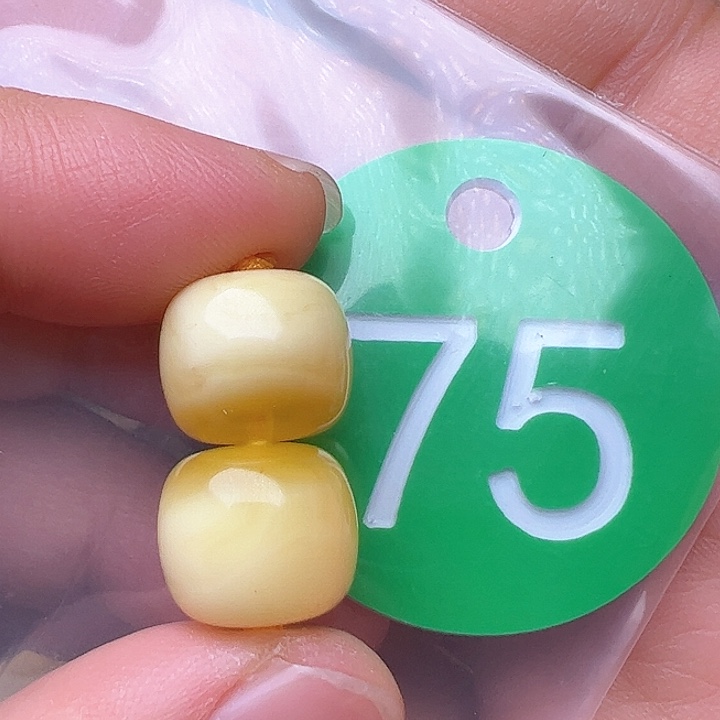 蜜蜡裸石未镶嵌微瑕12m m