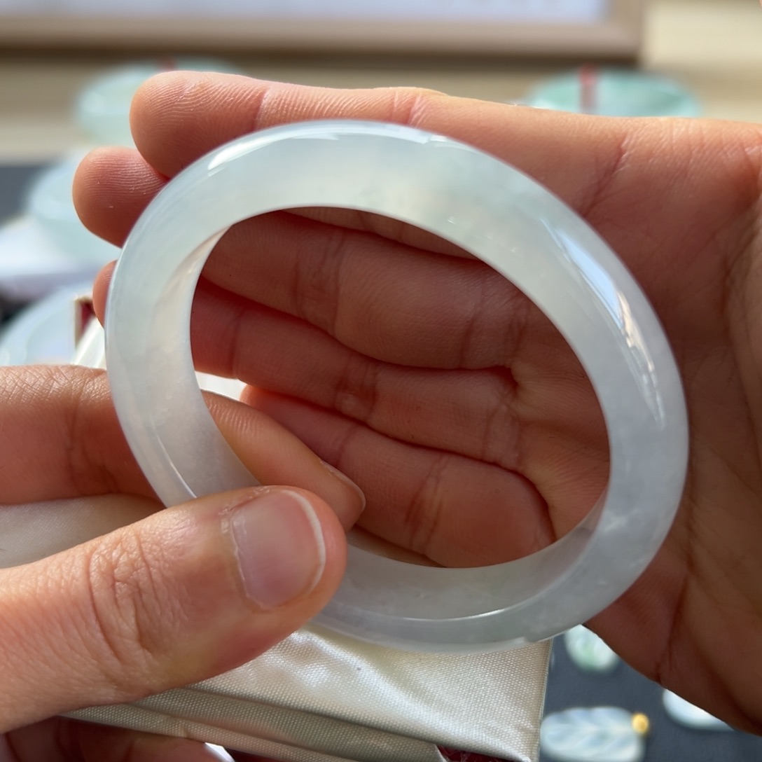 翡翠手镯未镶嵌手镯