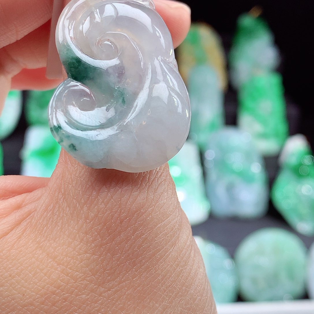 翡翠颈饰18K金镶嵌翡翠吊坠