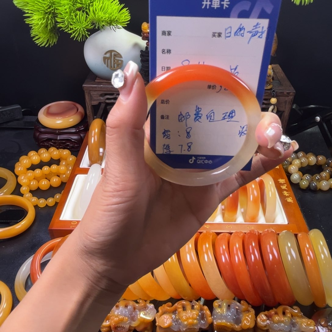 石英质玉手镯未镶嵌日****糊