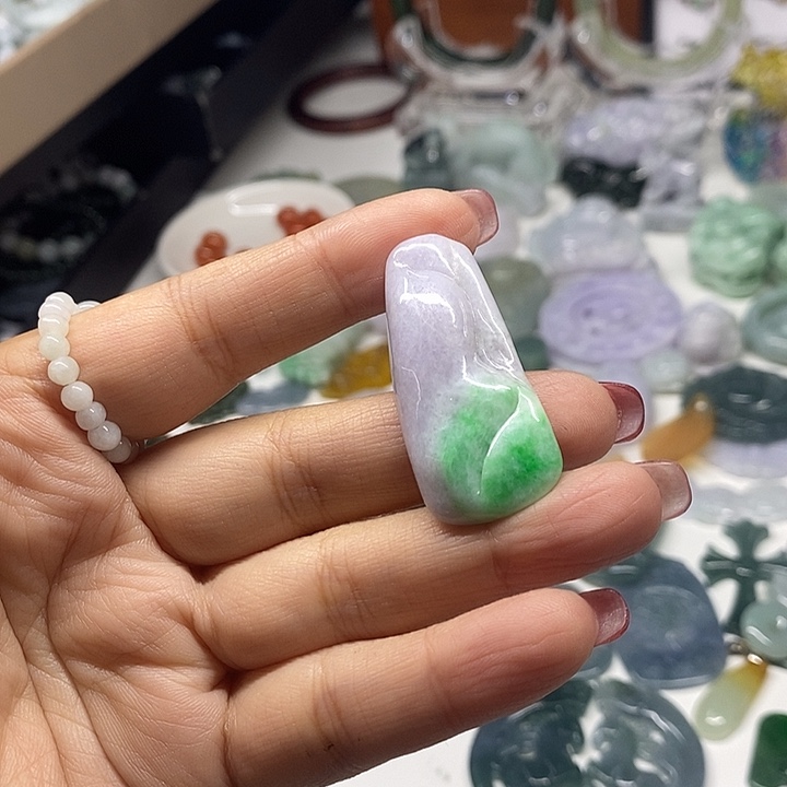 翡翠未镶嵌颈饰牌子