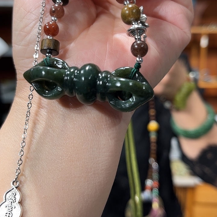 颈饰未镶嵌和田玉