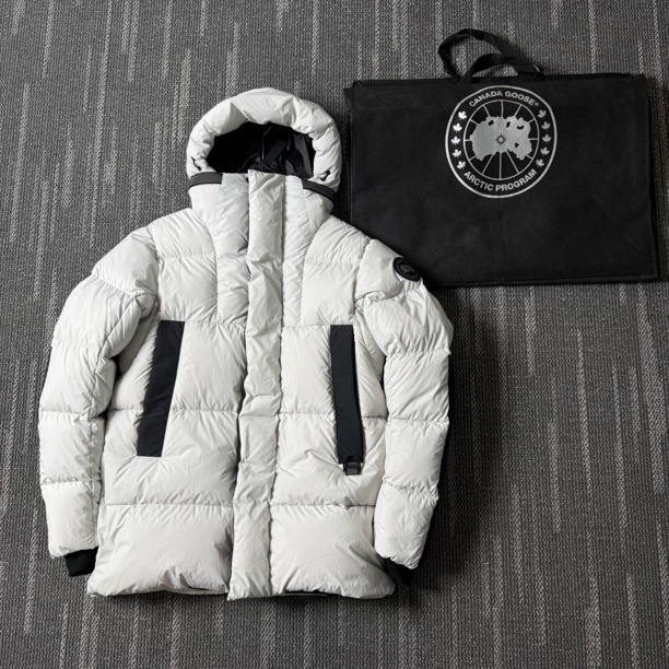 未使用 CANADA GOOSE XL码/Osborne系列纯色连帽派克羽绒服/2188
