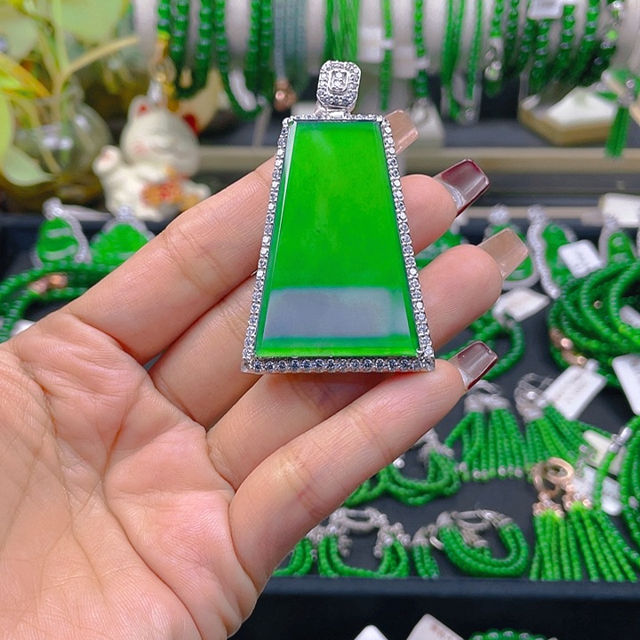 翡翠颈饰未镶嵌@**锟一刀切w s p