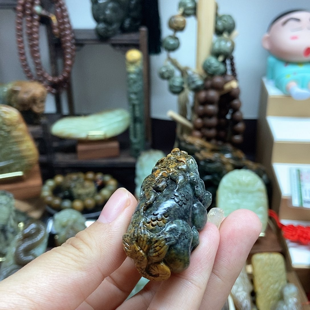 岫岩河磨玉（透闪石质玉）把件未镶嵌西*