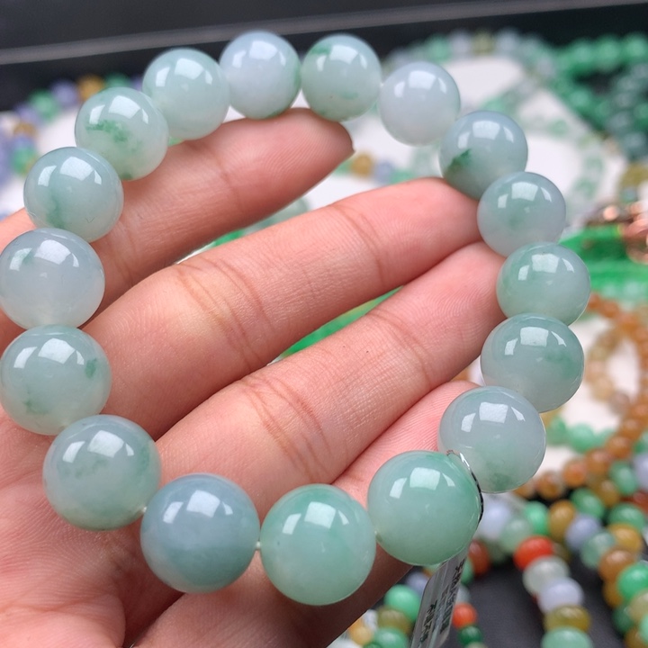 翡翠手镯未镶嵌卡