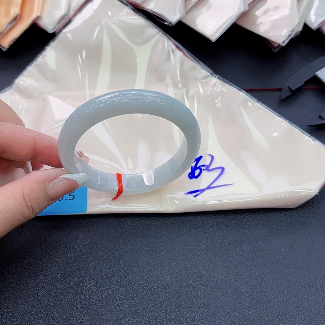 翡翠手镯未镶嵌手镯