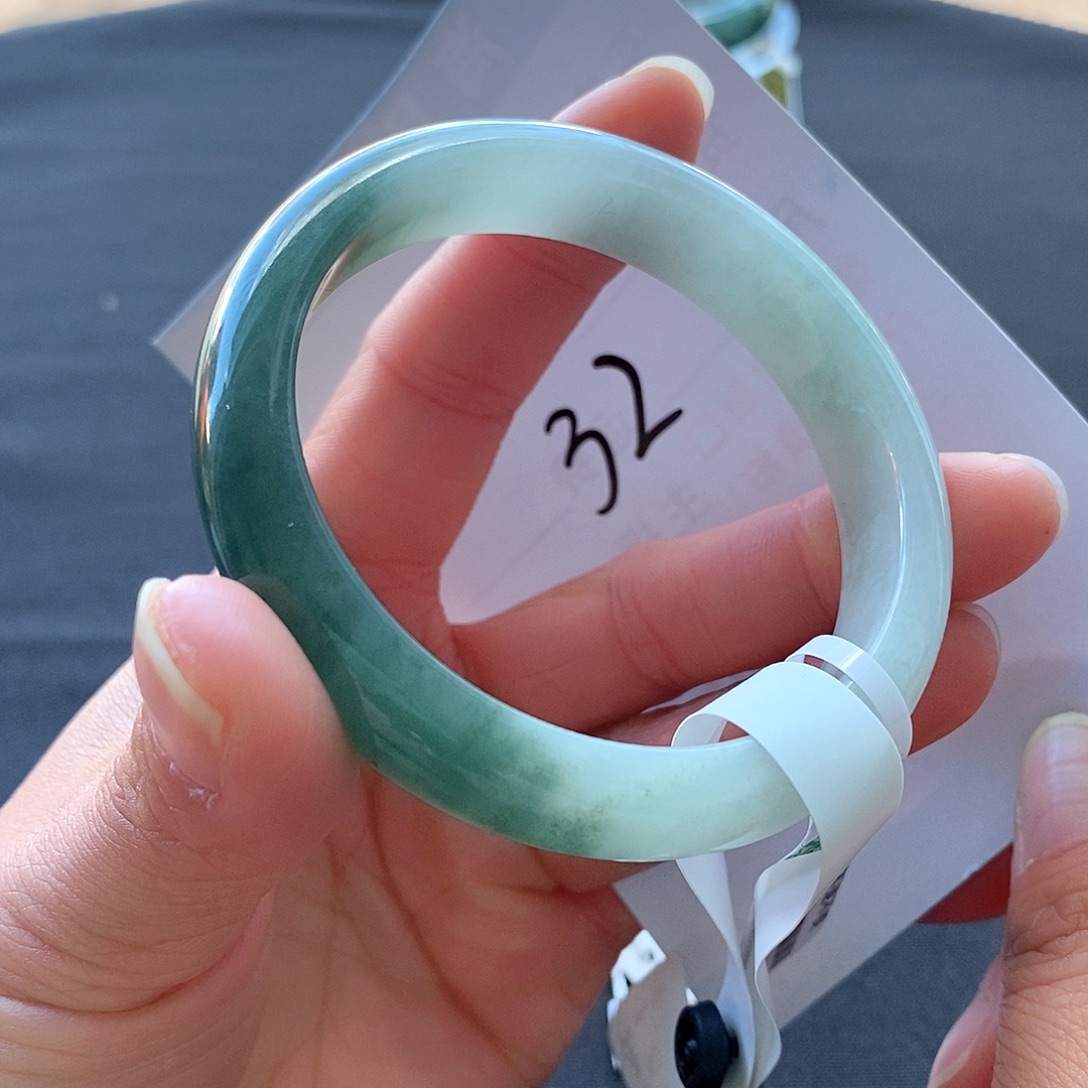 翡翠未镶嵌手镯57.2圈口手镯