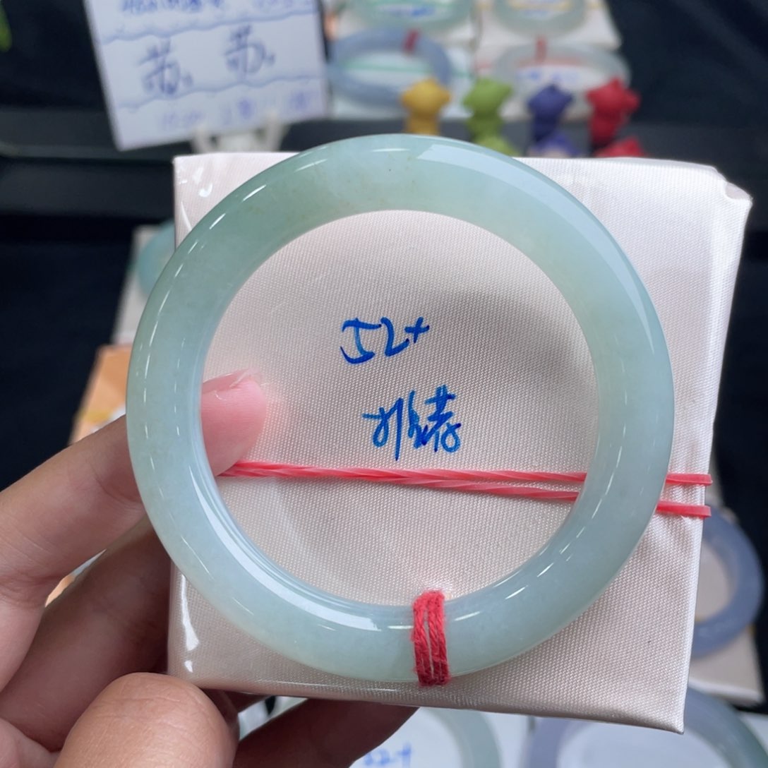 翡翠手镯未镶嵌翡翠手镯3