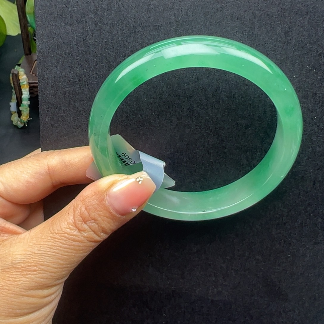 石英质玉（非洲翠）未镶嵌手镯