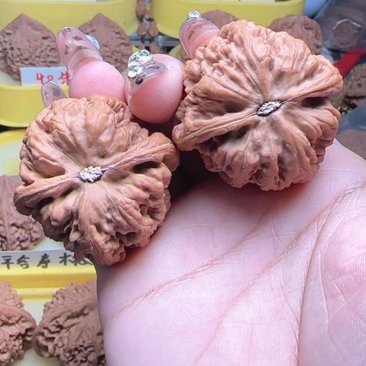 S***檬桃核吊坠弯弯核桃打抽筋