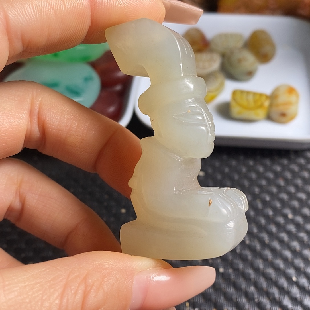 岫岩老玉（透闪石质玉）未镶嵌珠宝奇石