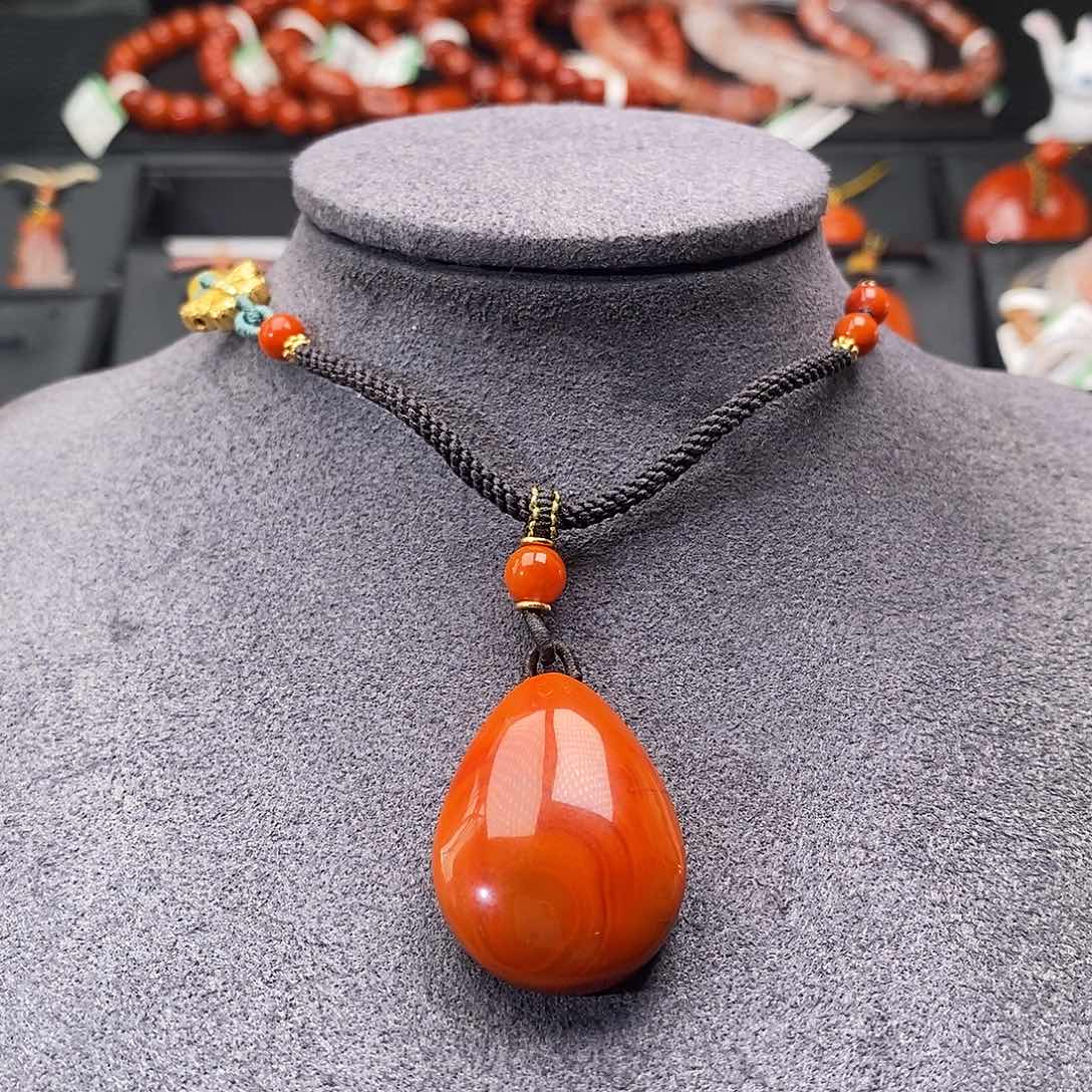 南红玛瑙未镶嵌四川凉山水滴吊坠