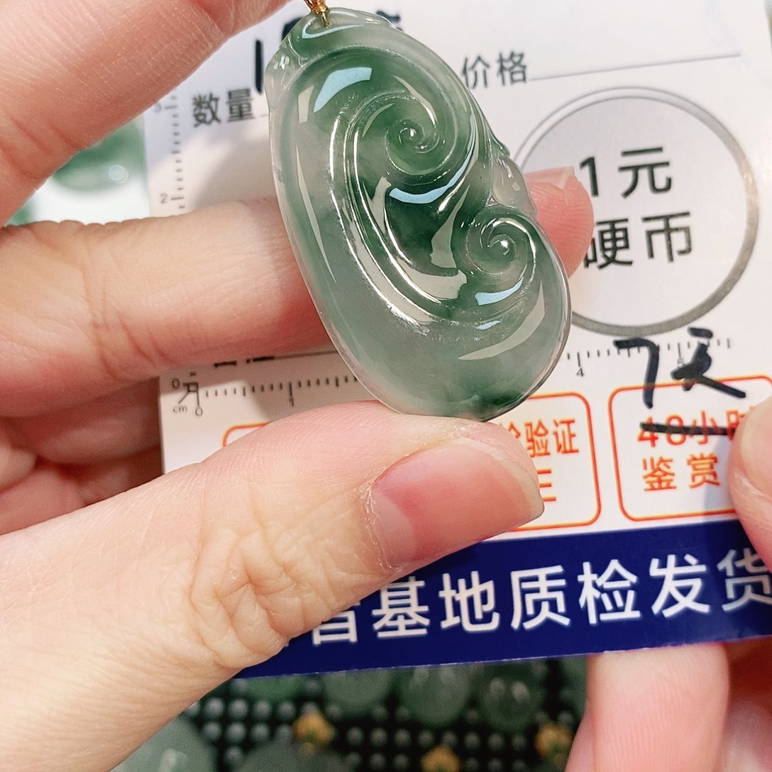 翡翠颈饰18K金镶嵌吊坠