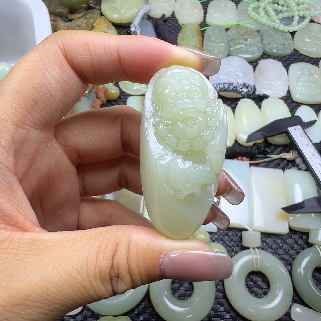 和田玉未镶嵌颈饰卡51.8