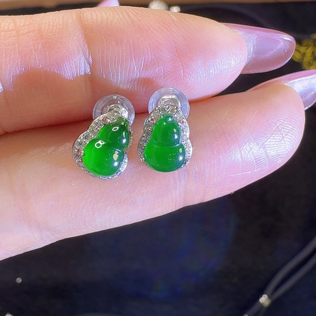 翡翠手镯未镶嵌天然翡翠A火