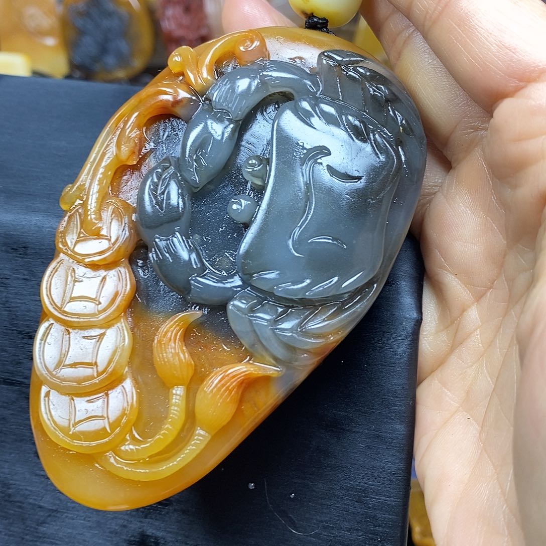 石英质玉（黄龙玉）颈饰未镶嵌