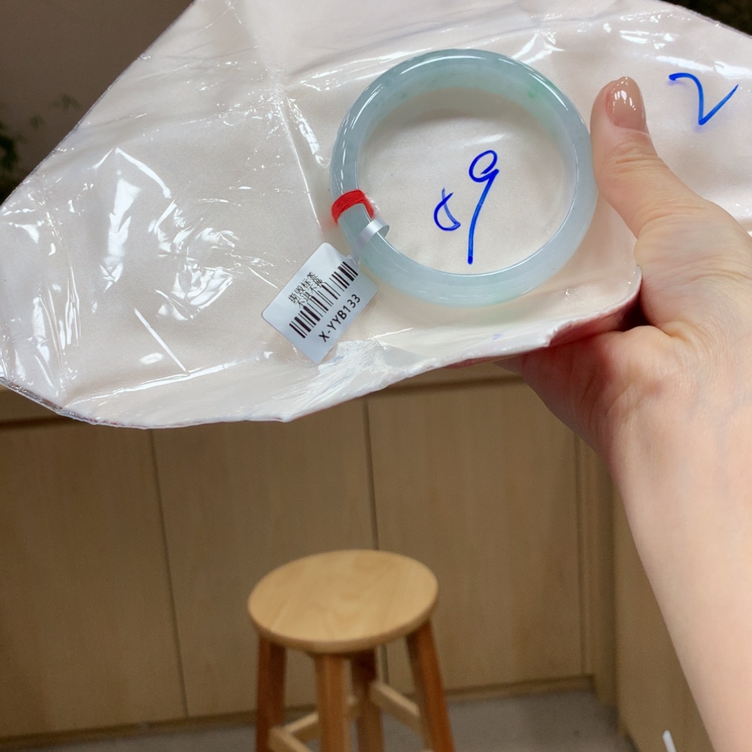 翡翠手镯未镶嵌不退不换