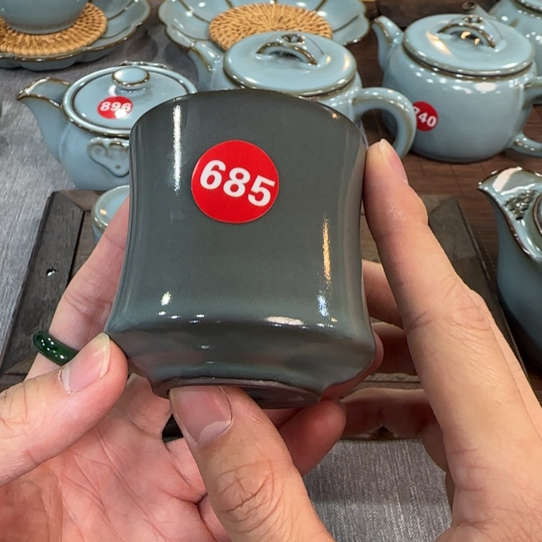 瓷片。。。。。。。。。。。。。。。