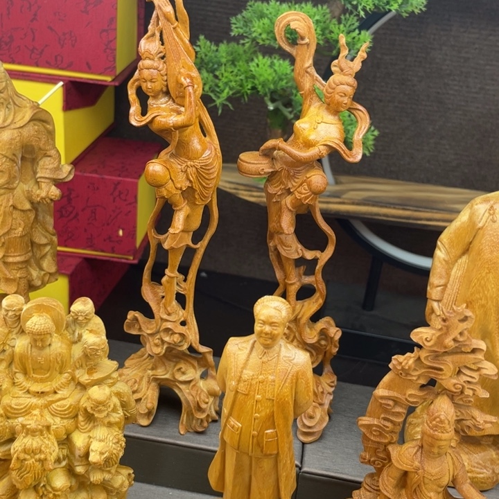 黄金檀敦煌飞天一对带礼盒